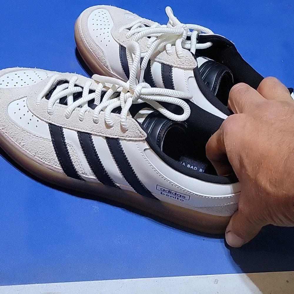 Adidas Men's Size 10 BENITO BAD BUNNY edition RARE - Picture 14 of 14